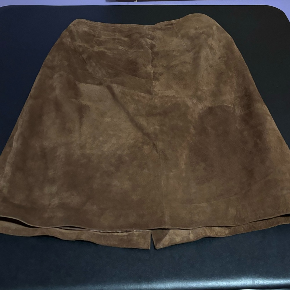 Designer Dennis Basso 100% genuine leather (suede) skirt size large